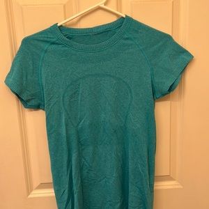 Womens lululemon swifty shirt